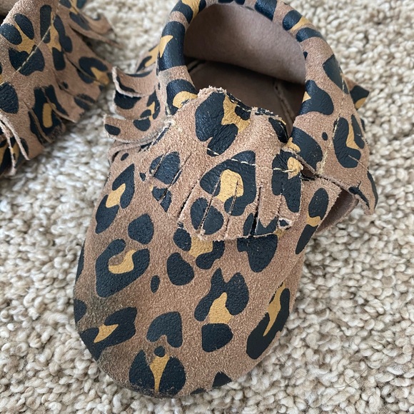 Baby girl toddler cheetah neutral leopard moccasins shoes - Picture 7 of 10